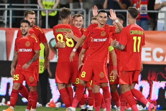 FCSB - Dinamo 2-1. Eroarea lui Târnovanu era să îi strice „selfie-ul” lui Florinel Coman. FCSB câștigă, totuși, fără mari emoții derby-ul