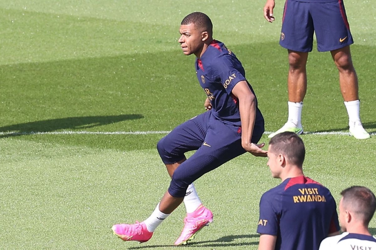 PSG l-a scos din lot pe Mbappe