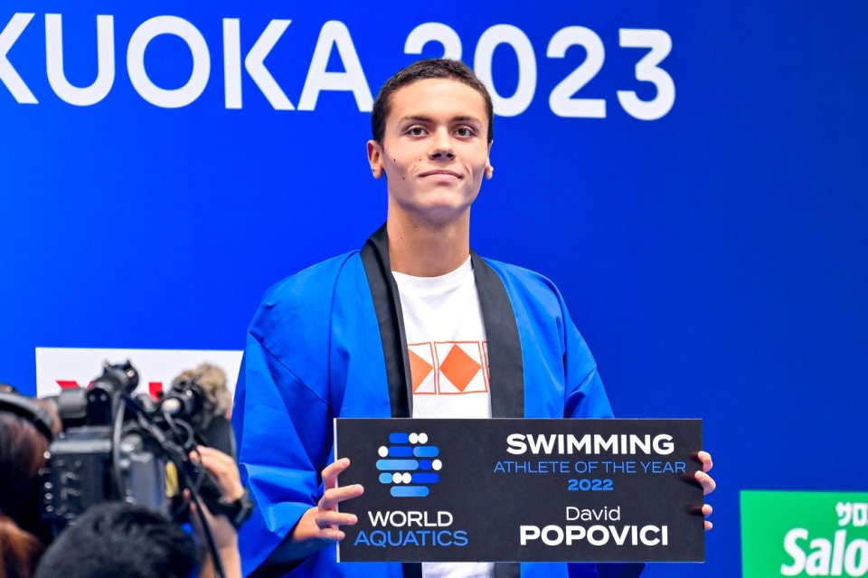 David Popovici primește premiul Sportivul Anului 2022 la Campionatele Mondiale de Înot de la Fukuoka (Japonia), 23 iulie 2023