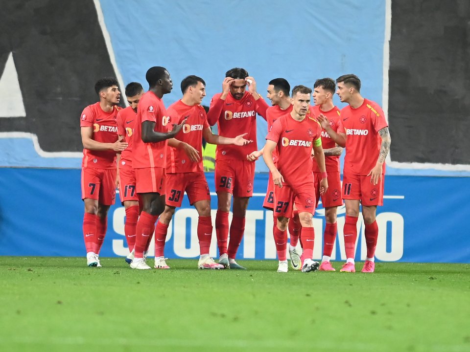 Jucătorii FCSB-ului la un meci contra Universității Craiova, în sezonul 2022-2023