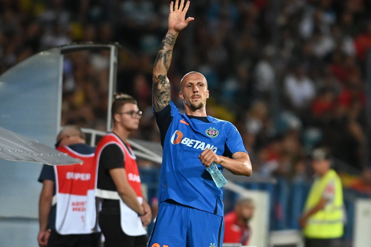 Vlad Chiricheș salută galeria FCSB