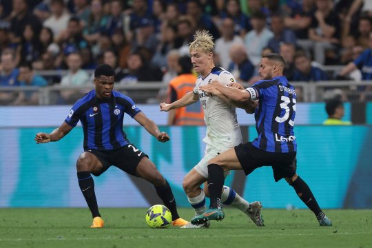 Duelul atacanților nordici din Premier League. Manchester United plătește 70 de milioane de euro pentru un danez din Serie A