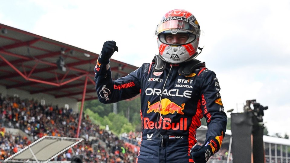 Verstappen se îndreaptă spre al treilea titlu consecutiv