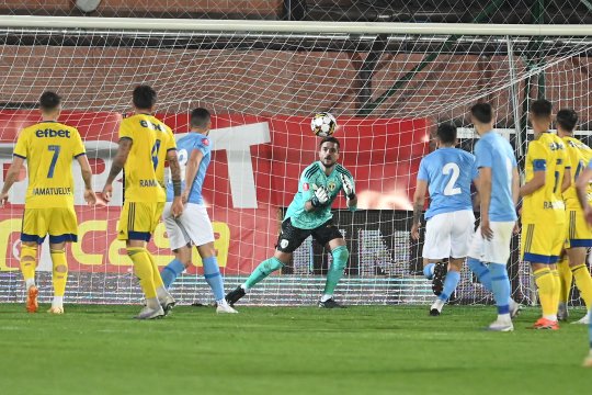 Petrolul - Voluntari 0-2. Cu un om eliminat, ”lupii” cedează în două minute. Fanii au cerut demisia lui Florin Pîrvu