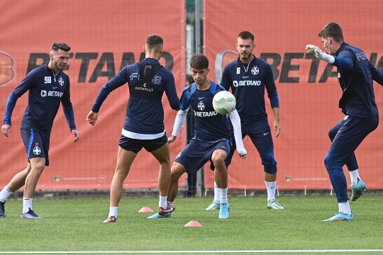Unul dintre fotbaliștii făcuți praf de Gigi Becali l-a dat pe spate pe MM Stoica în cantonament: ”E o certitudine. A făcut meciuri foarte bune”