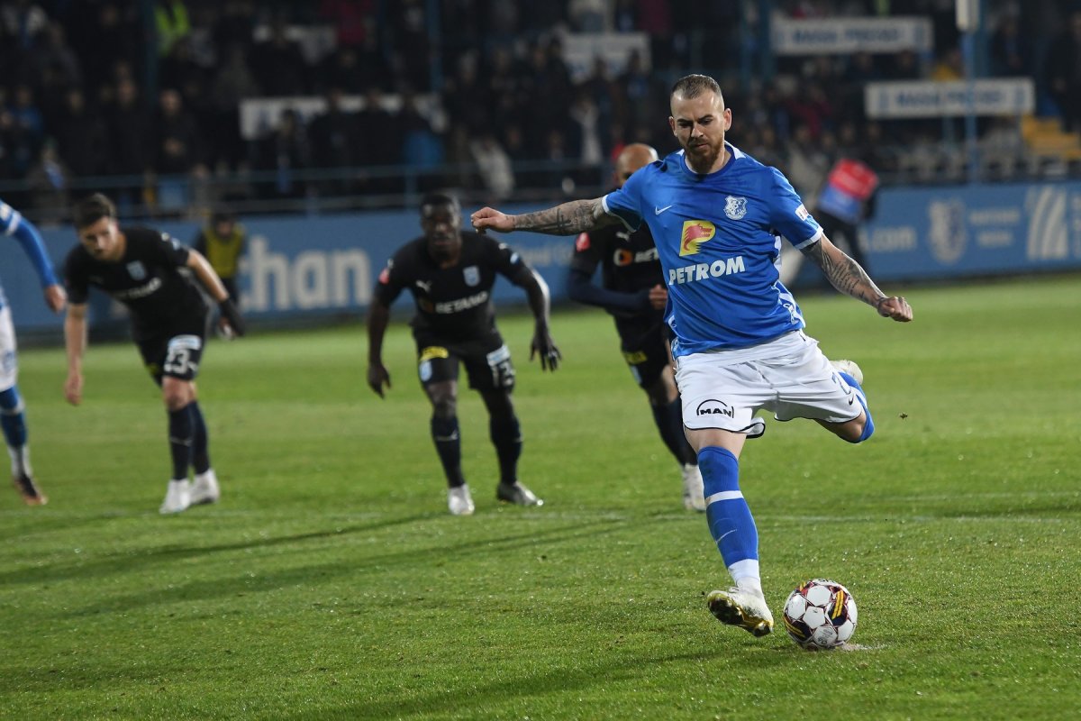 Alibec, înainte de executarea unui penalty în tricoul lui Farul