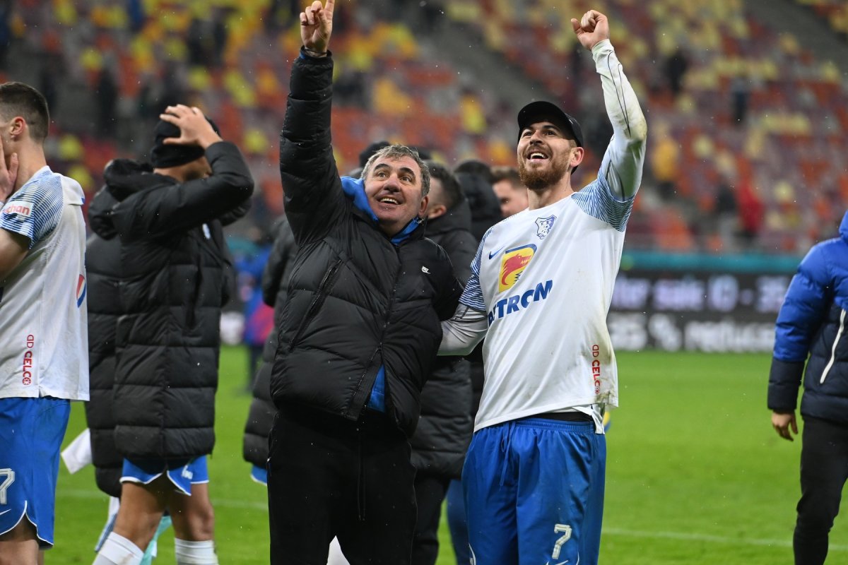 Denis Alibec și Gheorghe Hagi, după o partidă din sezonul precedent, din campionatul României