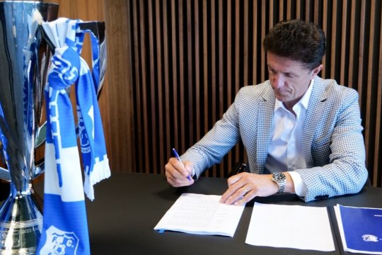 FOTO | Farul are un nou sponsor principal: ”Este un partener de prim rang”. Cum arată tricourile pentru noul sezon