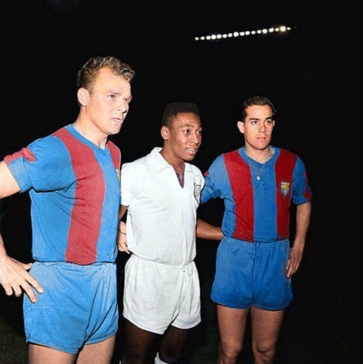 Luis Suares Miramontes, dreapta, Pele, centru, și Ladislau Kubala înaintea unui meci dintre Barcelona și Santos