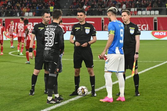 Arbitri români la centrul unor meciuri europene. Cine sunt cei doi centrali aleși de conducerea UEFA
