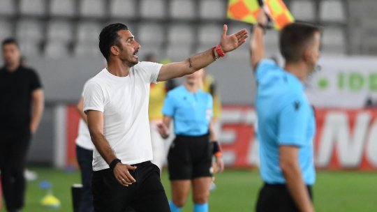 S-a supărat Elias Charalambous! Antrenorul FCSB i-a certat pe ziariști. ”De ce mă întrebați mereu de fiecare schimbare. Eu decid tot”