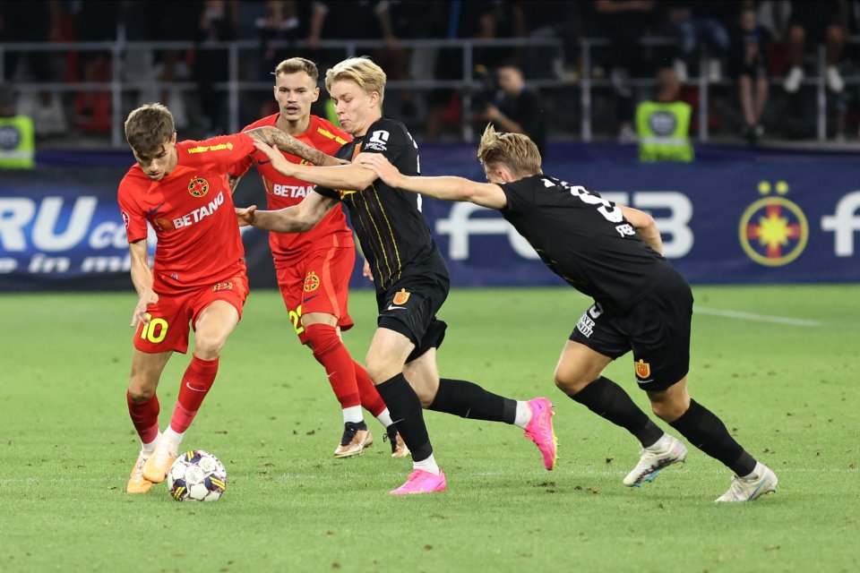 Fotbaliștii celor de la FCSB și Nordsjaelland, pe parcursul meciului din Ghencea