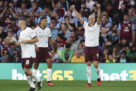 ”Bestia” Haaland lovește din nou. Dublă la debutul în Premier League pentru City. Vestea proastă primită de Guardiola