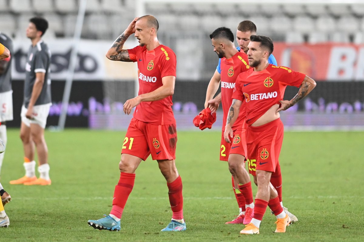 Vlad Chiricheș, Alexandru Băluță și Valentin Crețu, într-un meci cu CSKA 1948 Sofia
