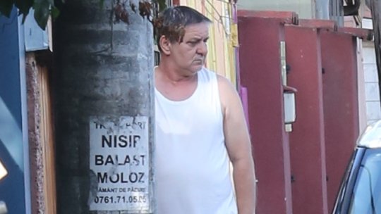 FOTO | Marius Lăcătuș, de nerecunoscut pe străzile din București. ”Fiara” și-a scos cățelul la plimbare :)