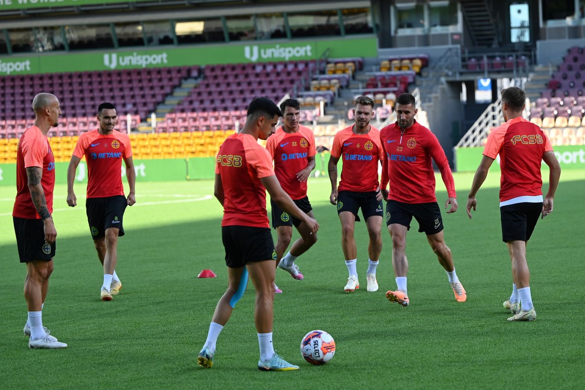 Jucătorii FCSB-ului, la antrenament, înainte de meciul cu Nordsjaelland