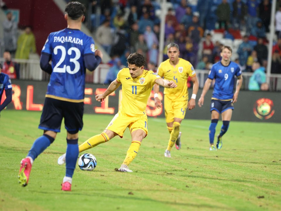 Ianis Hagi în meciul de fotbal dintre Kosovo și Romănia, Preliminariile Campionatului European, Stadionul Fadil Vokrri din Pristina, 16 iunie 2023