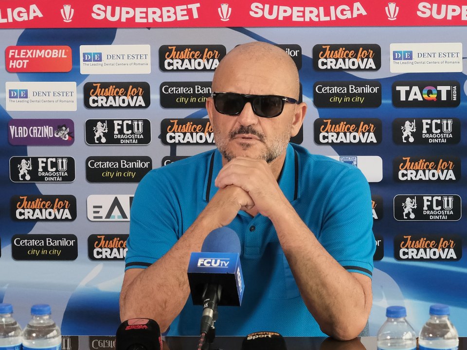 Adrian Mititelu la prezentarea oficială a antrenorului celor de la FC U Craiova, Joao Janeiro, în cadrul unei conferințe de presă organizată la Baza de antrenament a echipei, Craiova, 3 iunie 2023. Janeiro a rezistat mai puțin de o lună. Între timp, cel de-al doilea antrenor numit, Nicolae Dică, a plecat și el de la echipă.