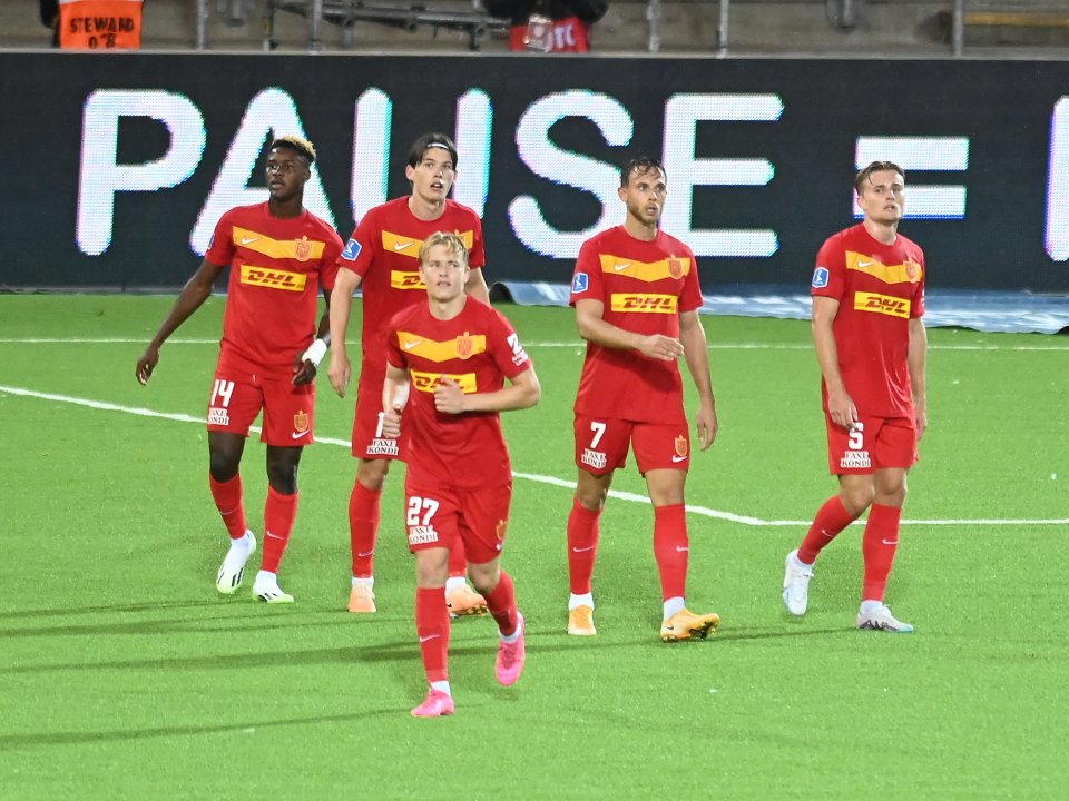 Jucătorii celor de la Nordsjaelland, după marcarea unui gol contra celor de la FCSB