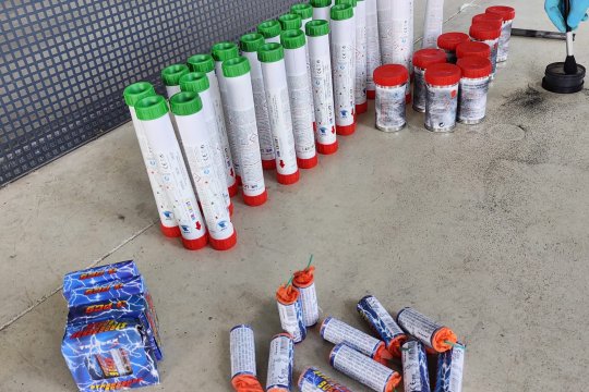 FOTO | Jandarmeria ar fi dejucat planul ultrașilor înainte de Dinamo - Petrolul. "Arsenalul" impresionant găsit la stadionul Arcul de Triumf