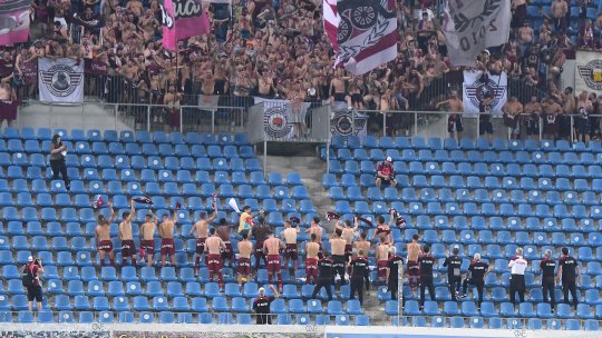 FOTO | Jucătorii Rapidului s-au dezbrăcat la cererea suporterilor. EXCLUSIV | ”Bocciu”: ”Trebuie să simtă chimia dintre noi și ei”. Imagini spectaculoase din Bănie