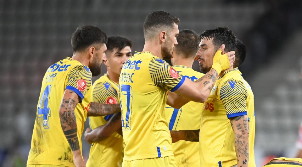 Sergiu Hanca, în tricoul echipei Petrolul la confruntarea cu Dinamo