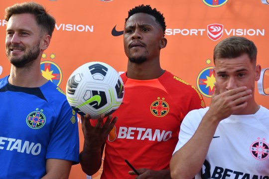A avut loc debutul mult așteptat la FCSB, în a doua repriză a partidei cu UTA! Fotbalistul ”plecat” de la echipă, de asemenea trimis în teren