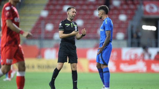 Florinel Coman, gest inexplicabil la meciul dintre UTA Arad și FCSB. Atacantul a fost eliminat după o lovitură "oarbă"