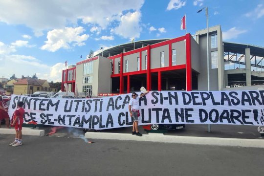 Protest al fanilor arădeni, înainte de meciul dintre UTA și Poli Iași. Ce mesaj au afișat suporterii