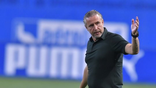 Laurențiu Reghecampf  ”a luat foc” la meciul Universitatea Craiova - Hermannstadt. Tehnicianul a primit un cartonaș galben