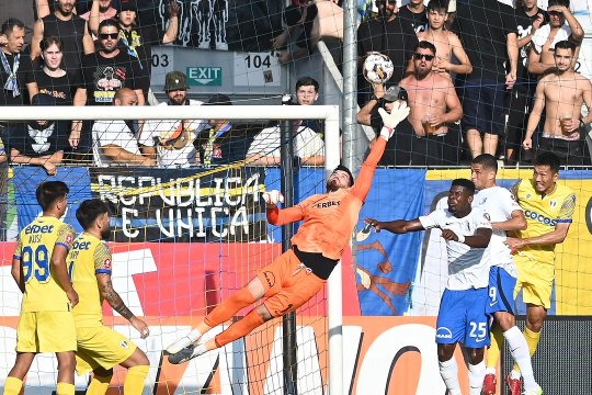 Petrolul - Farul Constanța 3-2. Meci nebun la Ploiești! Un gol în prelungiri aduce prima victorie pentru Florin Pîrvu după patru etape
