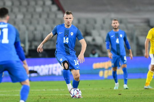 Universitatea Craiova dă lovitură pe piața transferurilor și aduce un mijlocaș cu aproape 300 de meciuri în Serie A