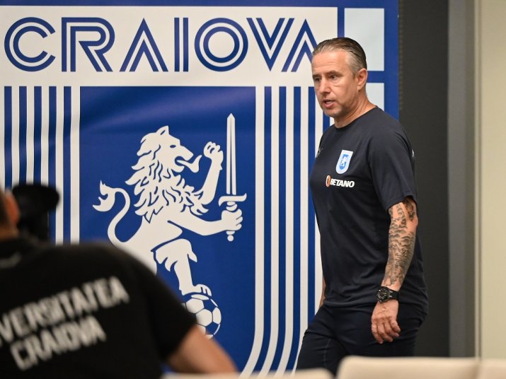 Universitatea Craiova a început sezonul cu Neagoe pe bancă, dar Reghecampf a fost adus în locul său după două etape