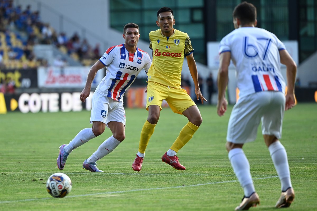 Fotbaliștii celor două formații la meciul direct din runda a opta