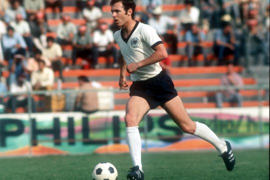 "Der Kaiser", singurul fundaș care a luat de două ori Balonul de Aur. Povestea lui Franz Beckenbauer, fotbalistul care a perfecționat postul de libero