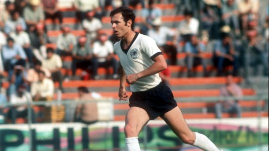 "Der Kaiser", singurul fundaș care a luat de două ori Balonul de Aur. Povestea lui Franz Beckenbauer, fotbalistul care a perfecționat postul de libero