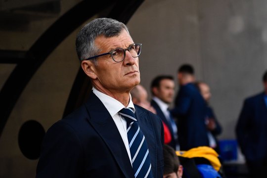 Incident incredibil în Superligă! Un fotbalist de la U Cluj, eliminat la debut, după ce și-a scuipat un adversar