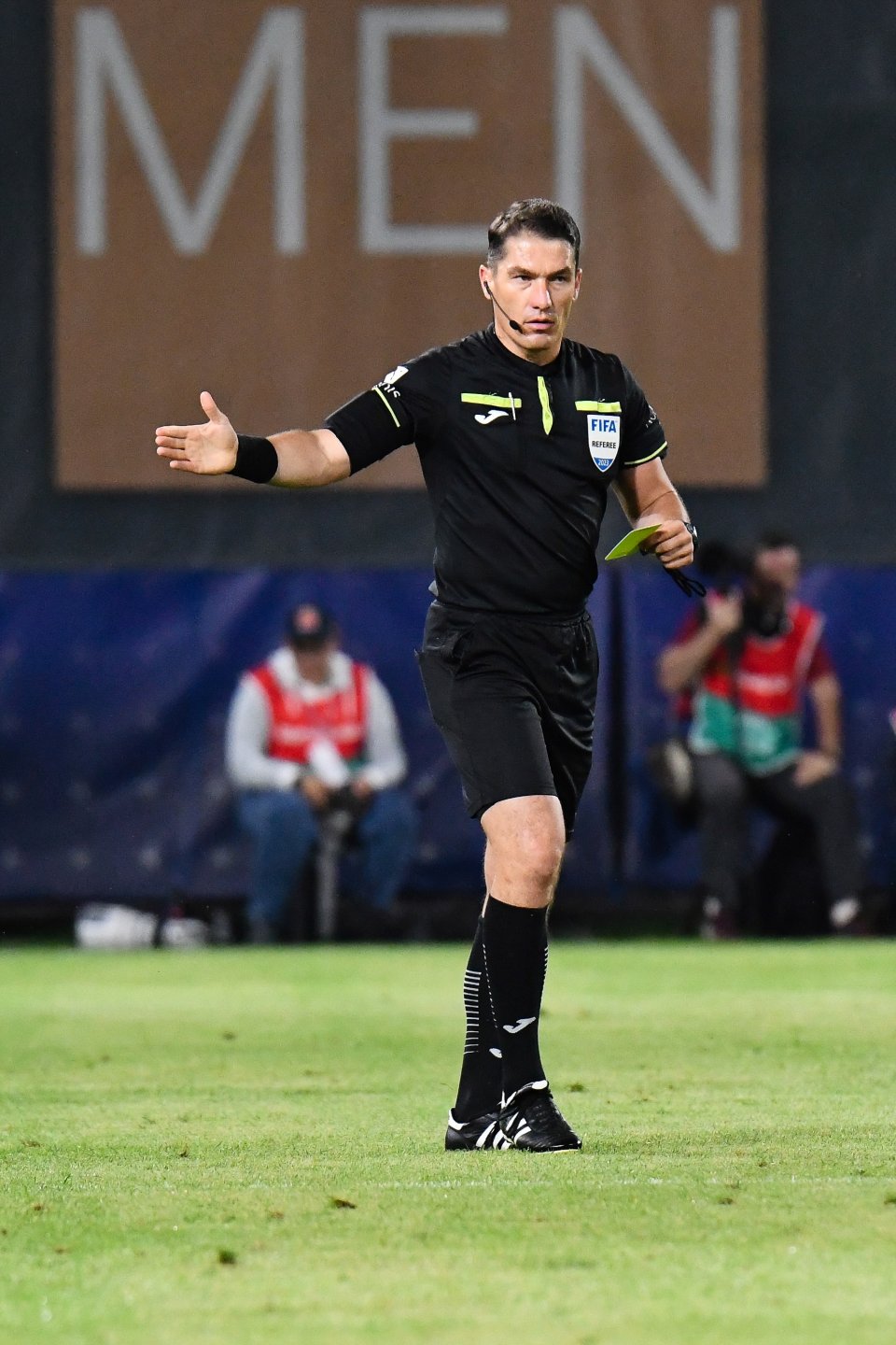 Istvan Kovacs, arbitrul partidei dintre CFR Cluj și Petrolul Ploiești, SuperLiga Superbet, Stadionul CFR ”Dr. Constantin Rădulescu” din Cluj-Napoca, 18 septembrie 2023