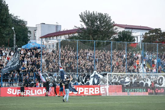 FOTO | ”Ce îți inspiră un rapidist fără mâini?”. Mesaj șocant afișat de suporterii Oțelului