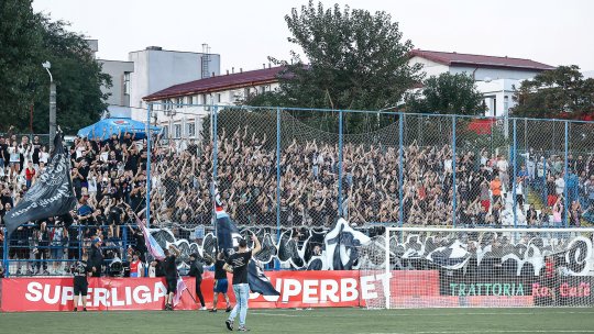 FOTO | ”Ce îți inspiră un rapidist fără mâini?”. Mesaj șocant afișat de suporterii Oțelului