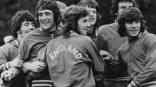 Stan Bowles, omul care a păcălit Adidas. Mijlocașul care a jucat și pentru Manchester City a fost unul dintre cei mai rebeli jucători din fotbalul britanic