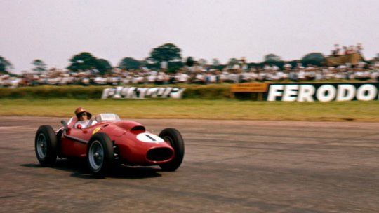 Pilotul care i-a făcut cadou un titlu mondial lui Fangio. Peter l-a lăsat pe argentinian să-i ia Ferrari-ul și să termine cursa decisivă