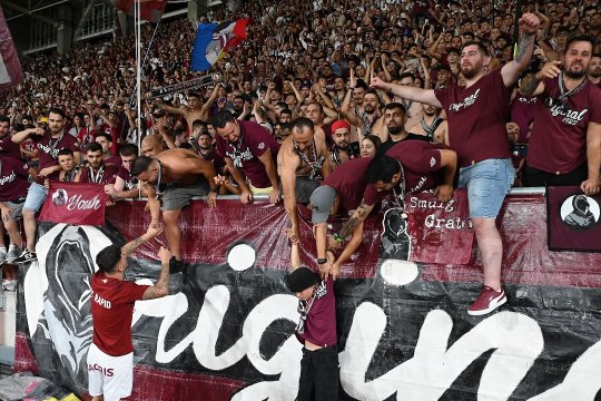O formație din Liga 3 a vândut cele mai multe abonamente din România pentru noul sezon! Echipa de tradiție care le-a luat fața Rapidului și UTA-ei