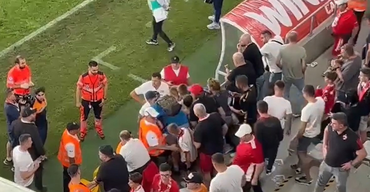 Gica Hagi a fost solicitat de suporterii lui Dinamo pentru poze și autografe. ”Regele” le-a făcut pe plac.