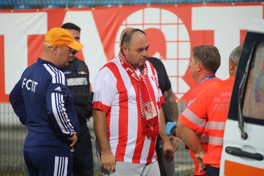 Momente de panică la Botoșani - UTA. Un suporter al oaspeților a avut nevoie de intervenția ambulanței