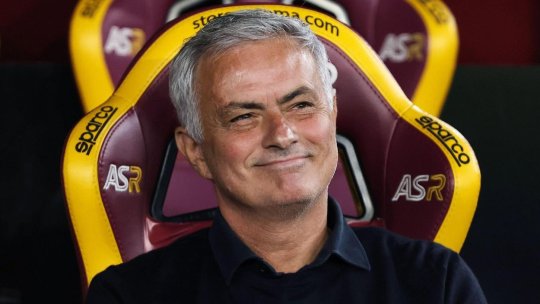 Jose Mourinho, pus să vorbească în română. Reacția portughezului a stârnit hohote de râs