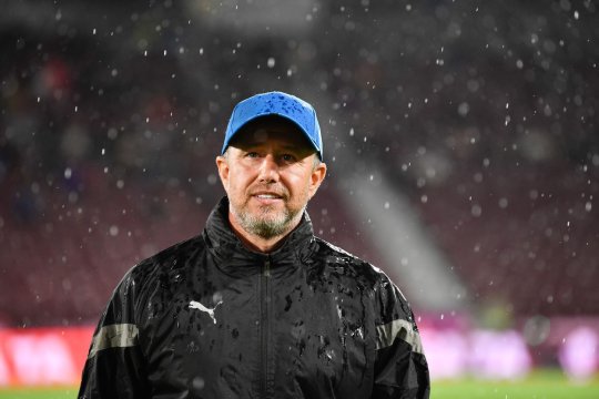 OFICIAL | Laurențiu Reghecampf, noul antrenor al lui Al-Tai. Ce jucător român va pregăti tehnicianul