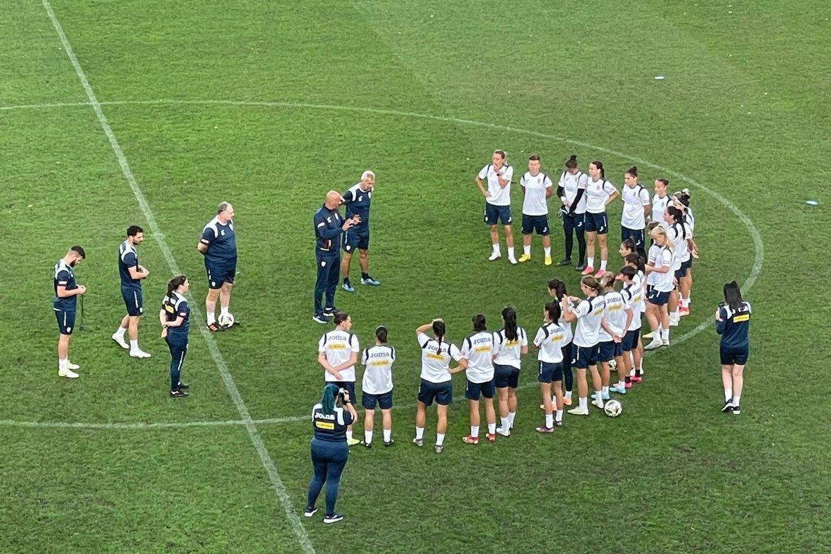 Naționala feminină la antrenamentul oficial înaintea partidei cu Finlanda din Liga Națiunilor, Stadionul Arcul de Truimf, București, 25 septembrie 2023