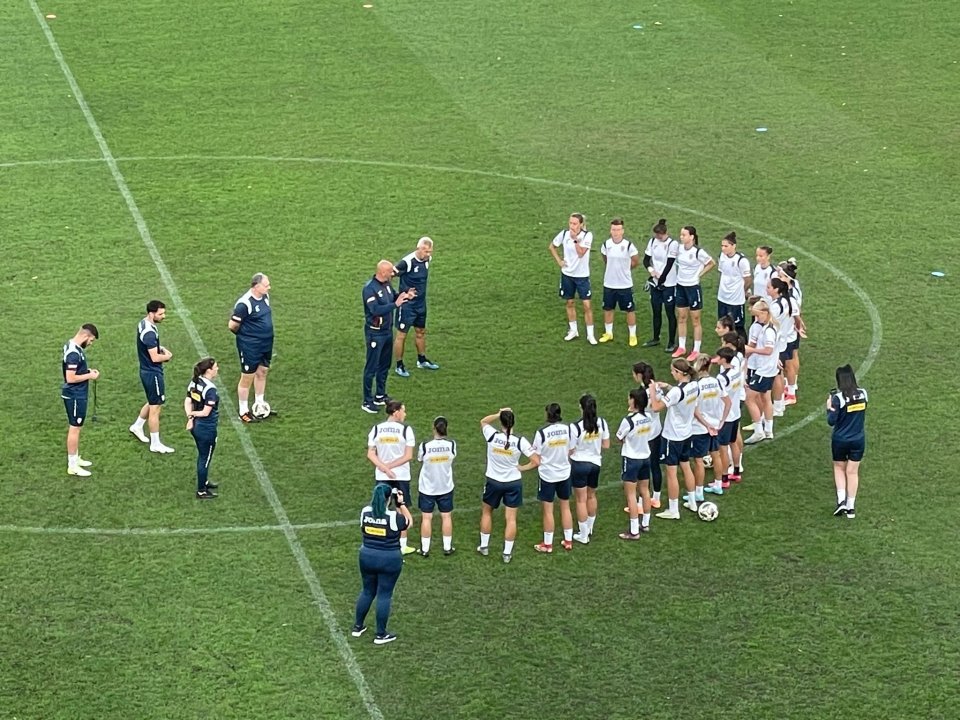Naționala feminină la antrenamentul oficial înaintea partidei cu Finlanda din Liga Națiunilor, Stadionul Arcul de Truimf, București, 25 septembrie 2023
