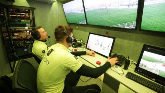 După ce Dan Petrescu a țipat un an după VAR, acum CFR Cluj l-ar vrea scos. ”Mai mult ne încurcă”